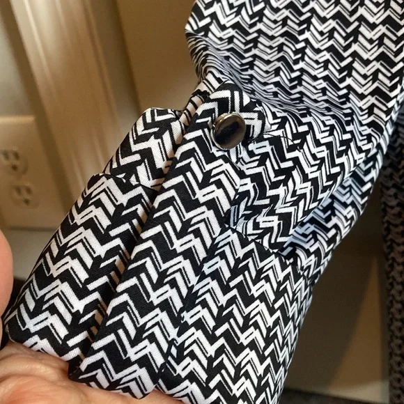 NWT very flattering black/white/gray ladies large blouse - Picture 2 of 10